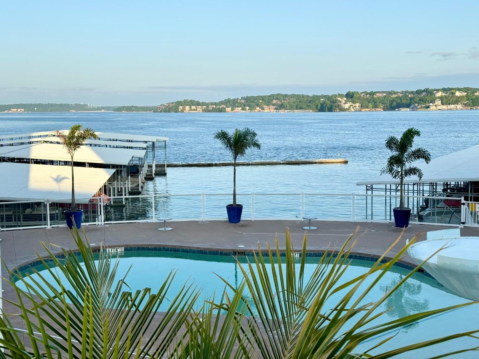 Beautiful Lakeside Oasis Apart otel Rocky Mount Dış mekan fotoğraf